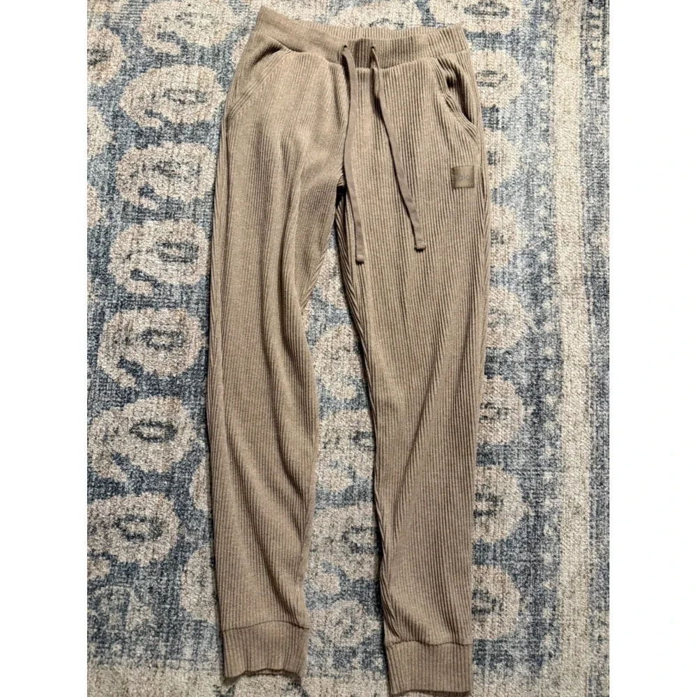 ALO Yoga Muse Hoodie and Jogger Set Size Medium Excellent Condition